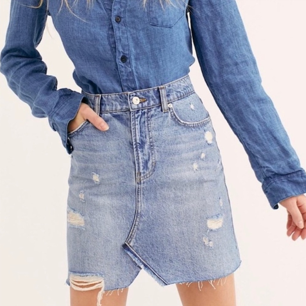 Free People We The Free Hallie Distressed Denim Cutoff Jean Skirt Size 25